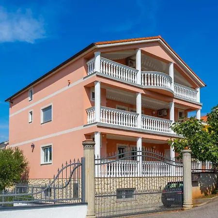 1 Bedroom Amazing In Apartament *