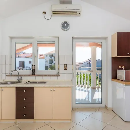 Appartement 1 Bedroom Amazing In Crikvenica