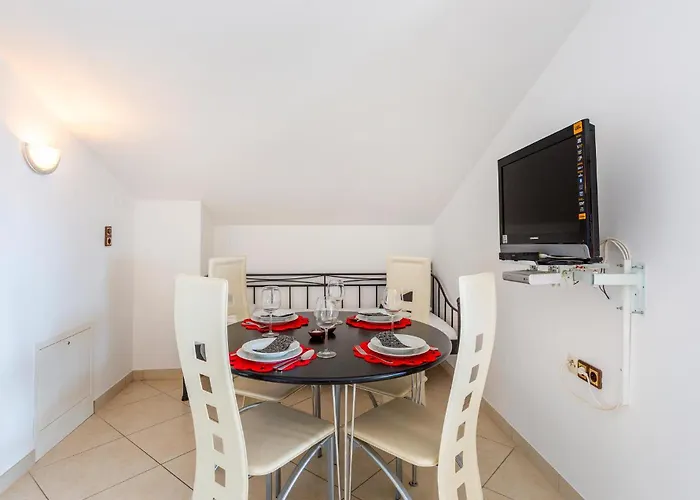 公寓 1 Bedroom Gorgeous In 茨里克韦尼察