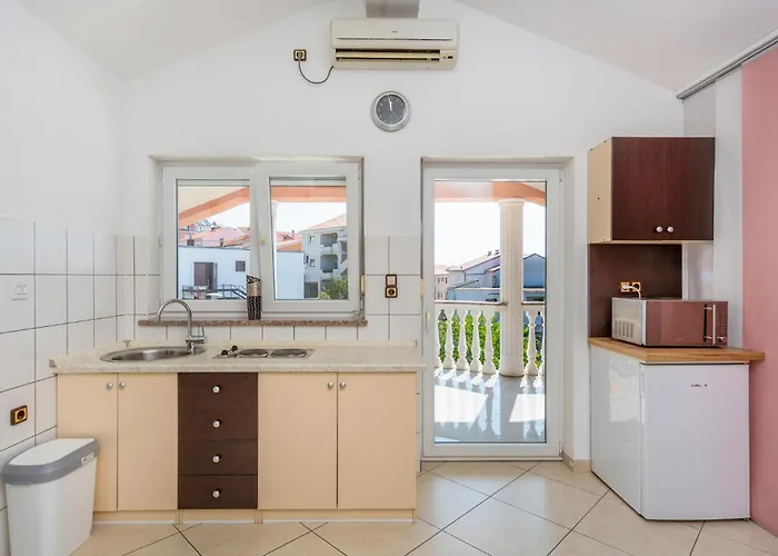 公寓 1 Bedroom Gorgeous In 茨里克韦尼察